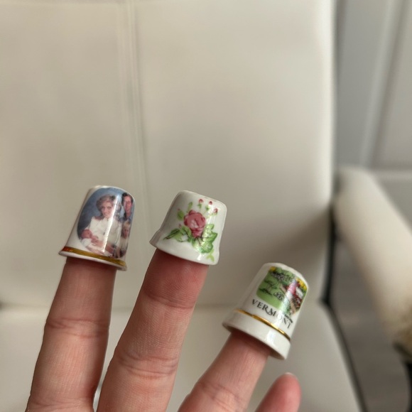 4/$50 thumb thimbles ceramic set of three 🪡 - Picture 5 of 8